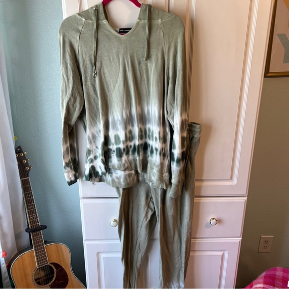 Tie Dye Green Sweat Set - Picture 7 of 7